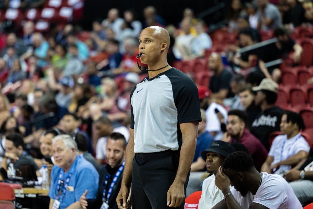 kaiyun体育官网-法兰克福训练开放日，关键时刻回应争议引欢呼，西甲在即，数据趋势出现新变化(今日法兰克福对阵柏林联合大战)